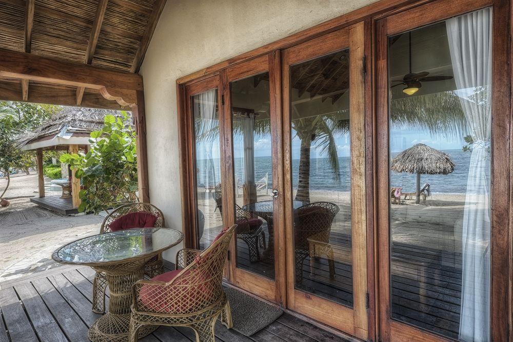 Almond Beach Resort At Jaguar Reef Hopkins Eksteriør bilde