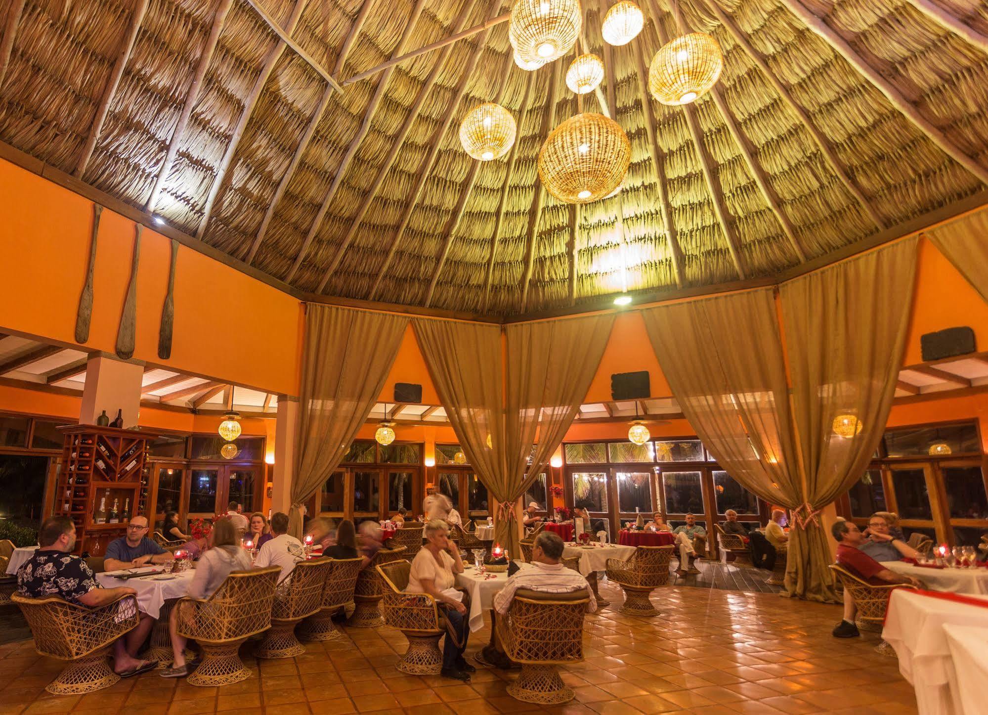Almond Beach Resort At Jaguar Reef Hopkins Eksteriør bilde