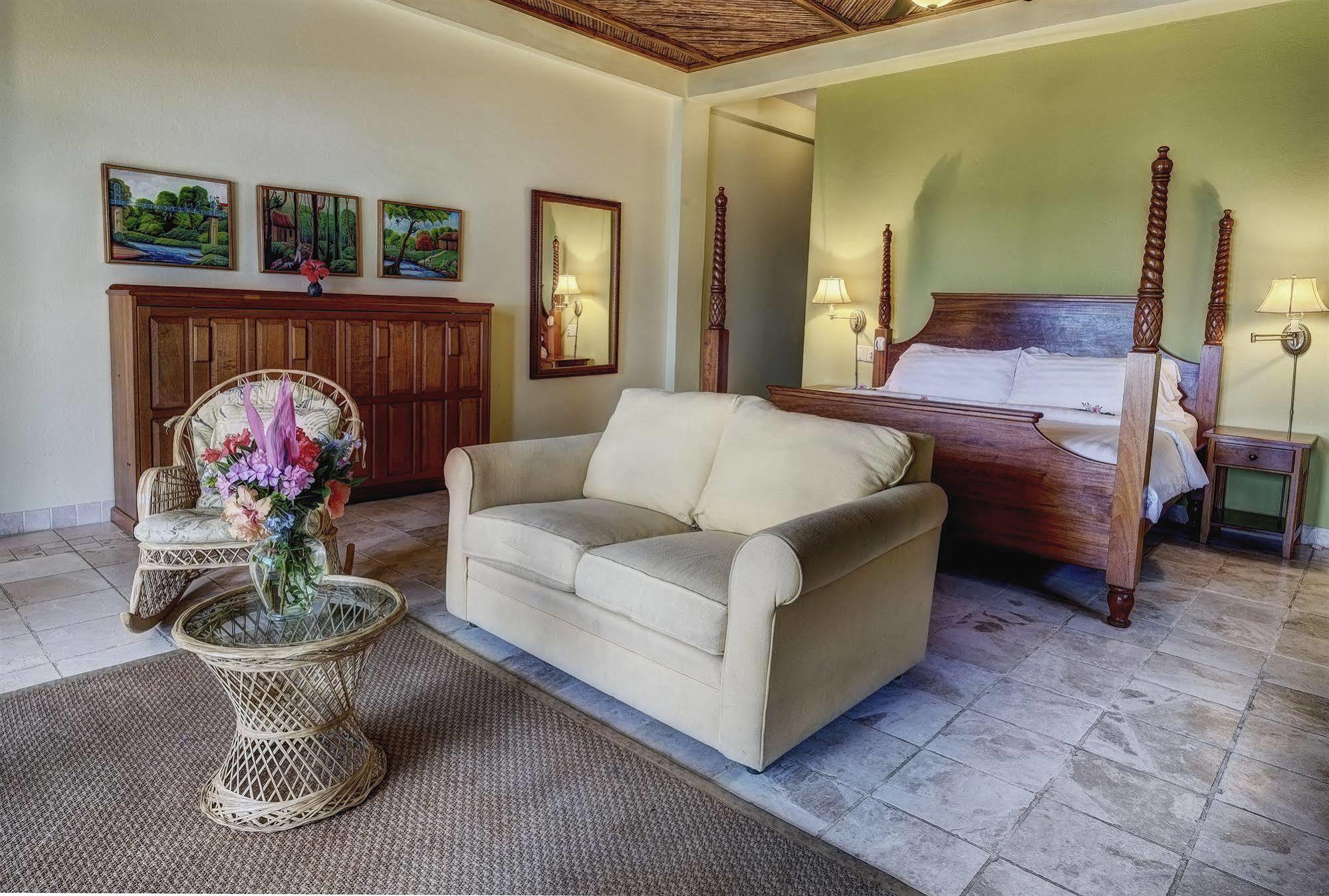 Almond Beach Resort At Jaguar Reef Hopkins Eksteriør bilde