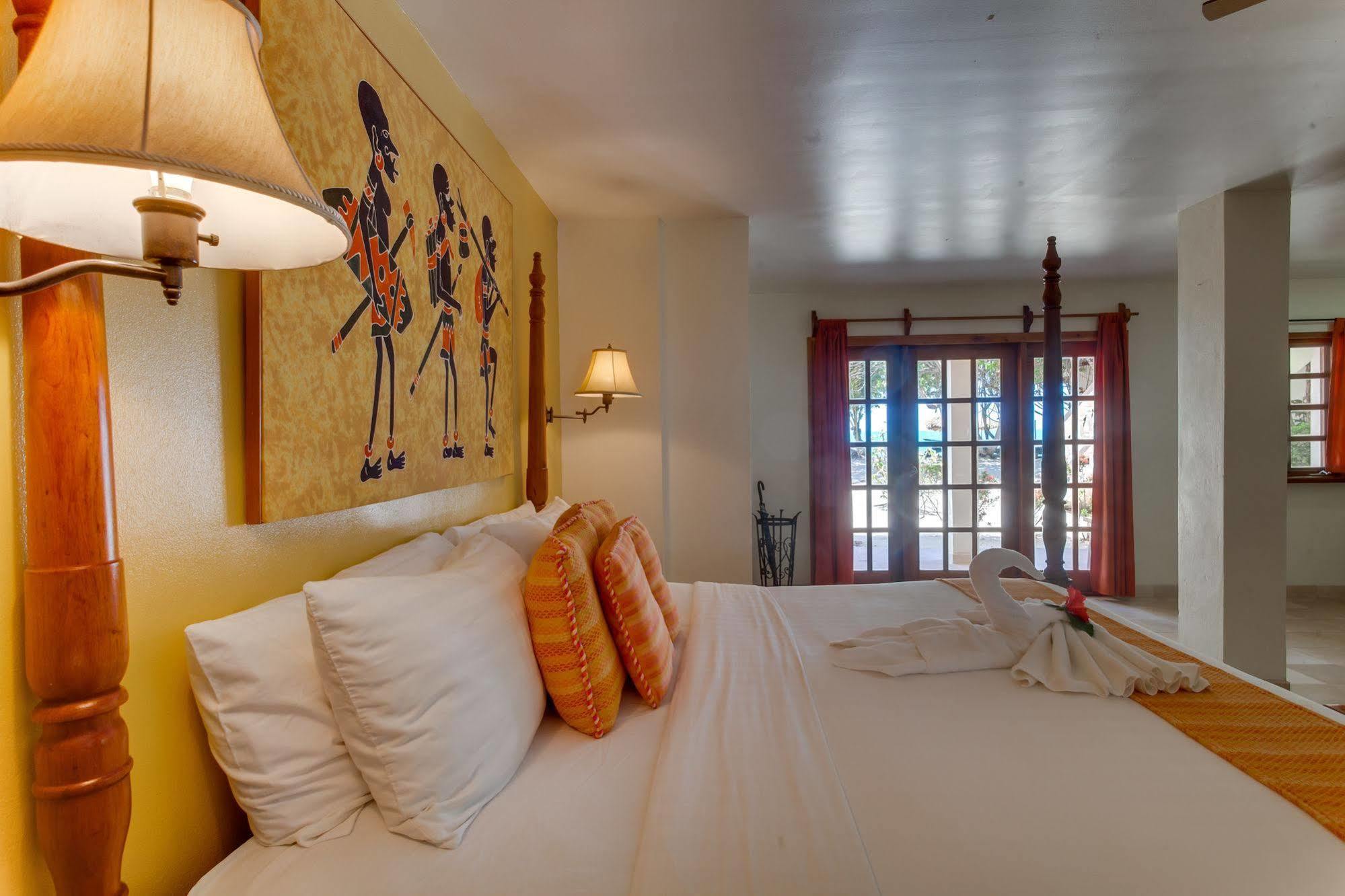 Almond Beach Resort At Jaguar Reef Hopkins Eksteriør bilde