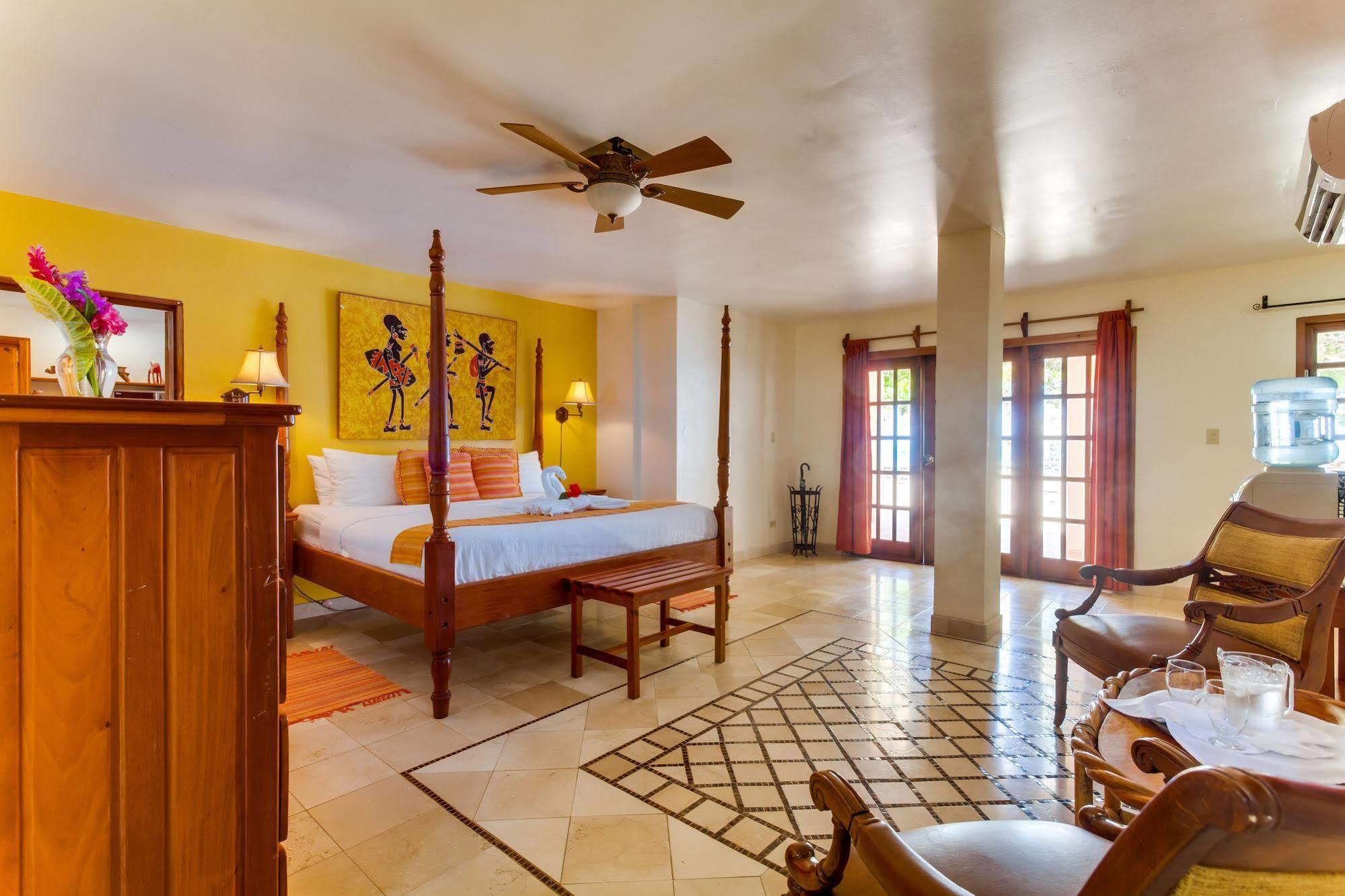 Almond Beach Resort At Jaguar Reef Hopkins Eksteriør bilde