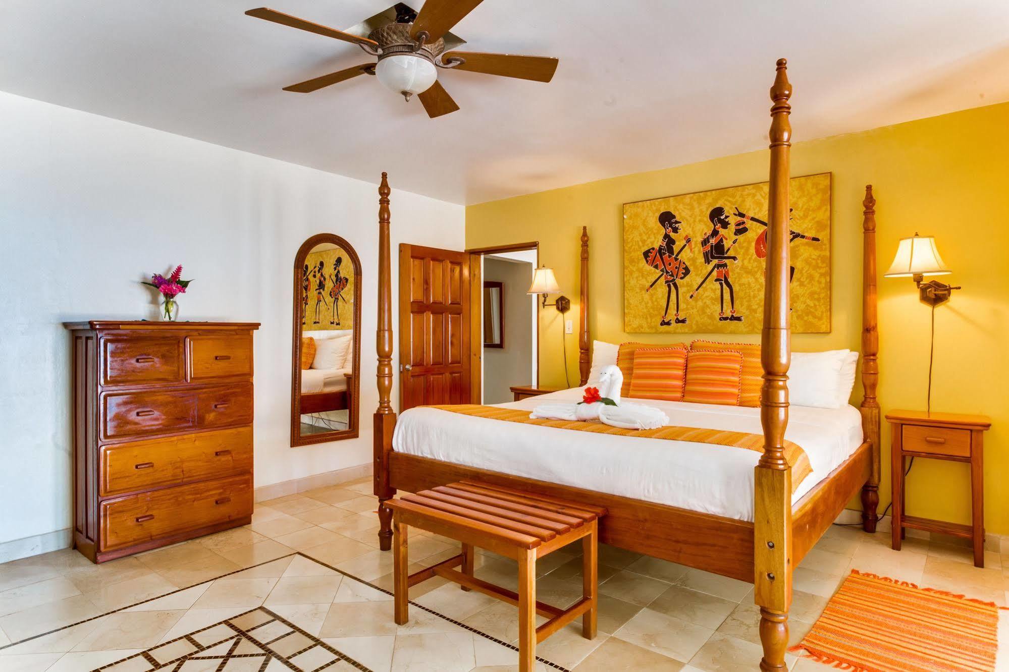 Almond Beach Resort At Jaguar Reef Hopkins Eksteriør bilde