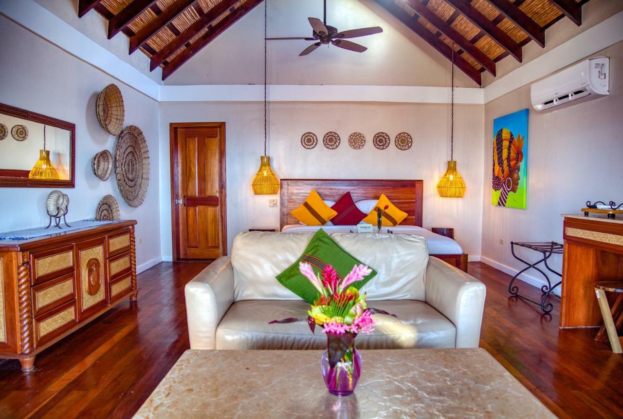 Almond Beach Resort At Jaguar Reef Hopkins Eksteriør bilde
